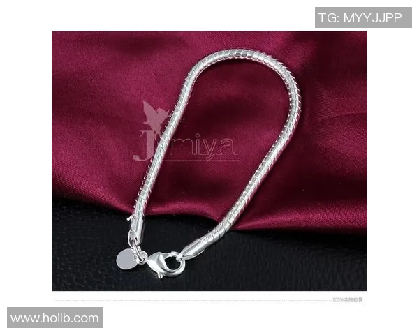 足球明星佩戴手链的时尚风潮与个性魅力展现 足球明星佩戴手链的时尚风潮与个性魅力展现